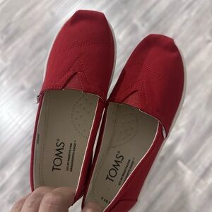 Toms Red Flats Classic Canvas Loafers in kids size 13.5